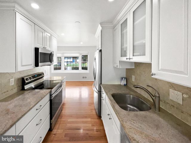 4987 DEQUINCEY DR, Fairfax, VA 22032