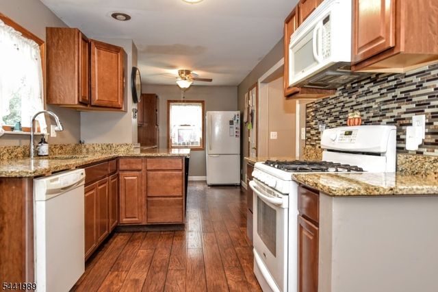 25 Morlot Ave, Fair Lawn Boro, NJ 07410