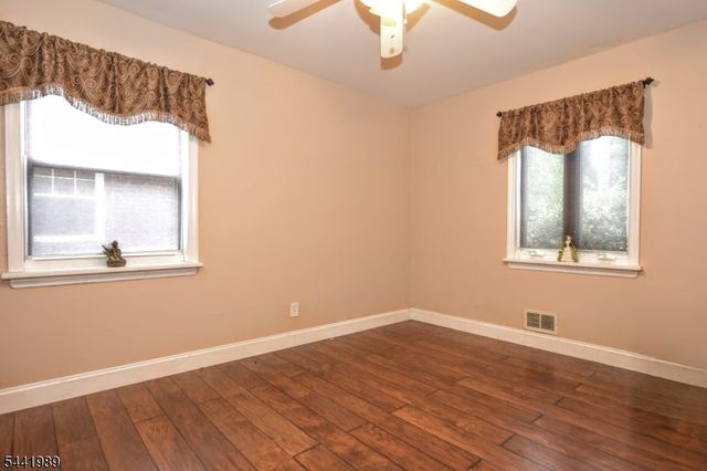 25 Morlot Ave, Fair Lawn Boro, NJ 07410