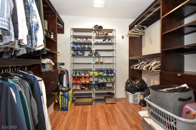25 Morlot Ave, Fair Lawn Boro, NJ 07410