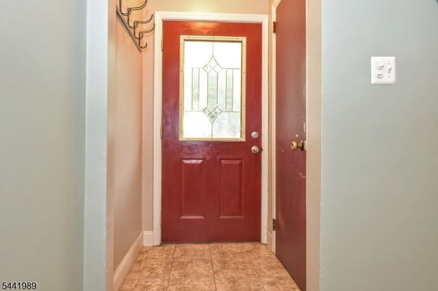 25 Morlot Ave, Fair Lawn Boro, NJ 07410