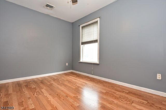 25 Morlot Ave, Fair Lawn Boro, NJ 07410