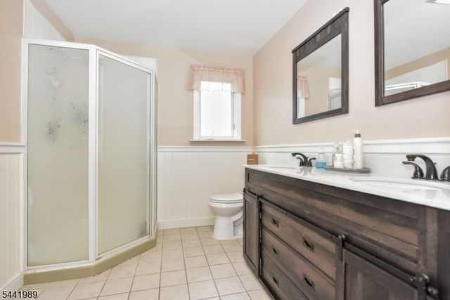 25 Morlot Ave, Fair Lawn Boro, NJ 07410
