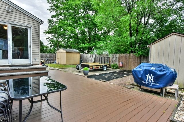 25 Morlot Ave, Fair Lawn Boro, NJ 07410