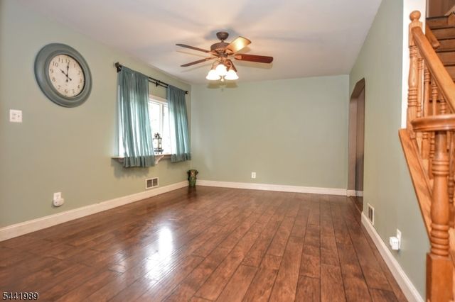 25 Morlot Ave, Fair Lawn Boro, NJ 07410