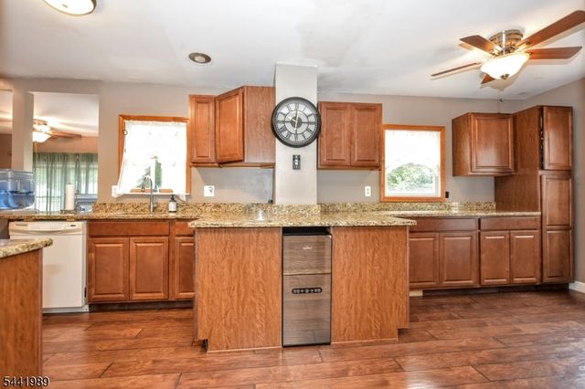 25 Morlot Ave, Fair Lawn Boro, NJ 07410