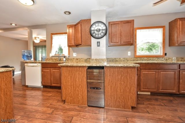 25 Morlot Ave, Fair Lawn Boro, NJ 07410