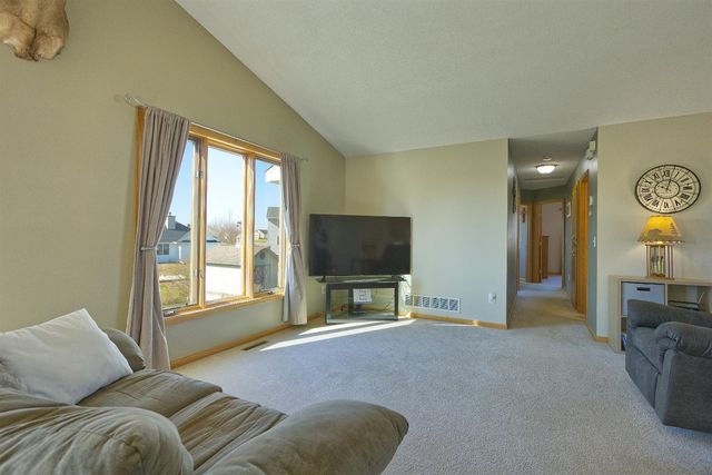 1007 Bluestem Lane, Lester Prairie, MN 55354