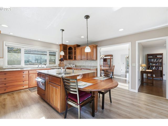 32565 Sw LAKE POINT Ct, Wilsonville, OR 97070