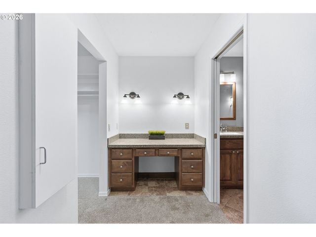 32565 Sw LAKE POINT Ct, Wilsonville, OR 97070