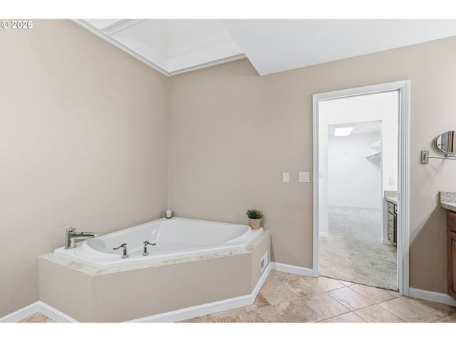 32565 Sw LAKE POINT Ct, Wilsonville, OR 97070