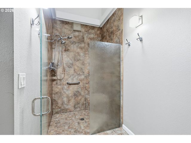 32565 Sw LAKE POINT Ct, Wilsonville, OR 97070