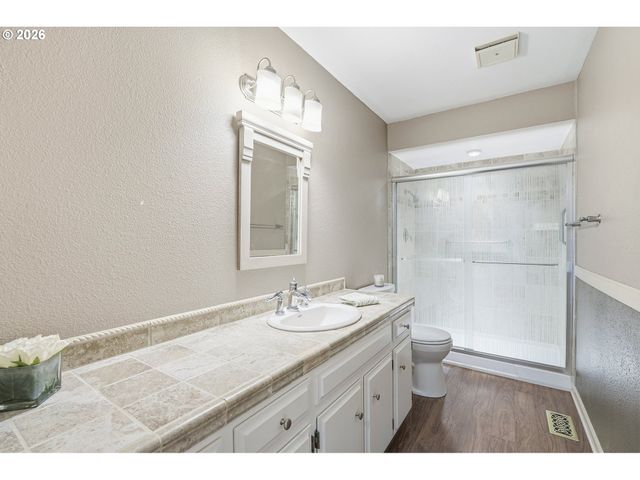 32565 Sw LAKE POINT Ct, Wilsonville, OR 97070