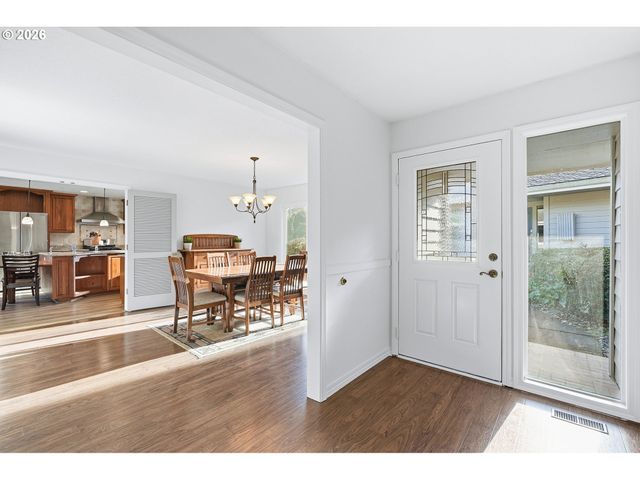 32565 Sw LAKE POINT Ct, Wilsonville, OR 97070