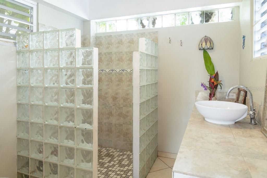 Image 18 of property listing at 112 CALLE MUÑOZ RIVERA, Vieques, PR 00765