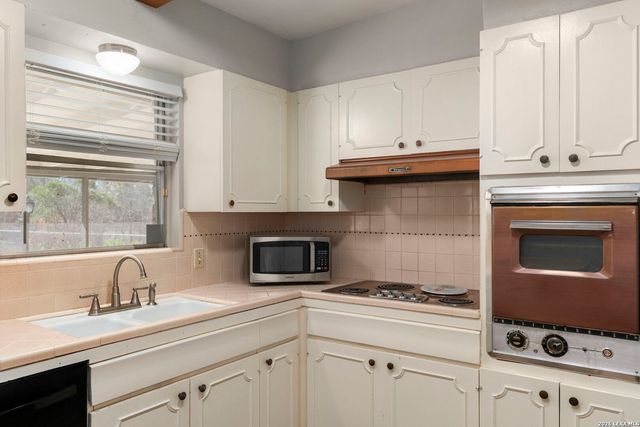 11114 Dreamland Dr, San Antonio, TX 78230