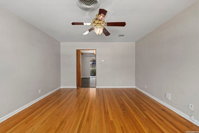 11114 Dreamland Dr, San Antonio, TX 78230