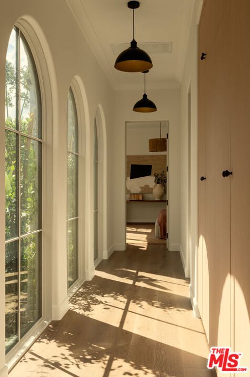 Image 14 of property listing at 23236 Hatteras Street, Woodland Hills, CA 91367