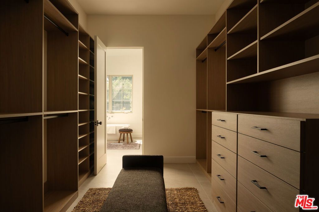 Image 20 of property listing at 23236 Hatteras Street, Woodland Hills, CA 91367