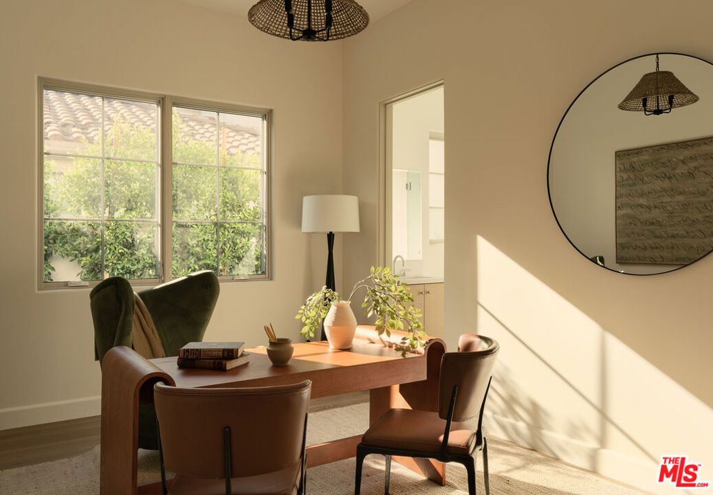 Image 22 of property listing at 23236 Hatteras Street, Woodland Hills, CA 91367