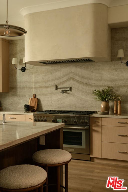 Image 8 of property listing at 23236 Hatteras Street, Woodland Hills, CA 91367