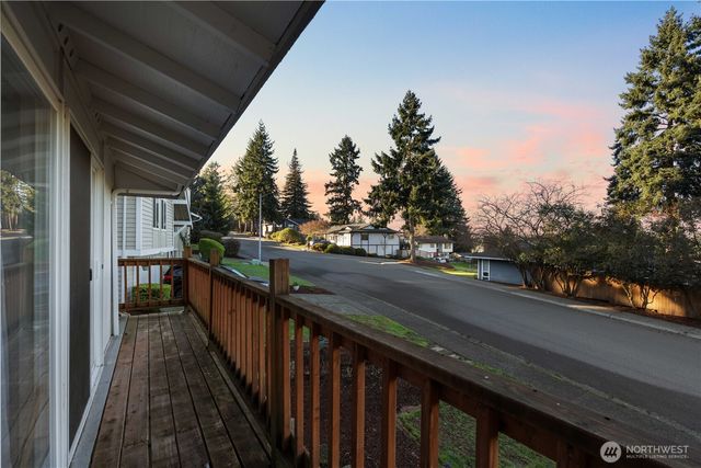 3907 SW 328th St, Federal Way, WA 98023