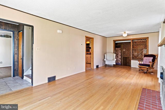 39 COBLE RD, St Thomas, PA 17252