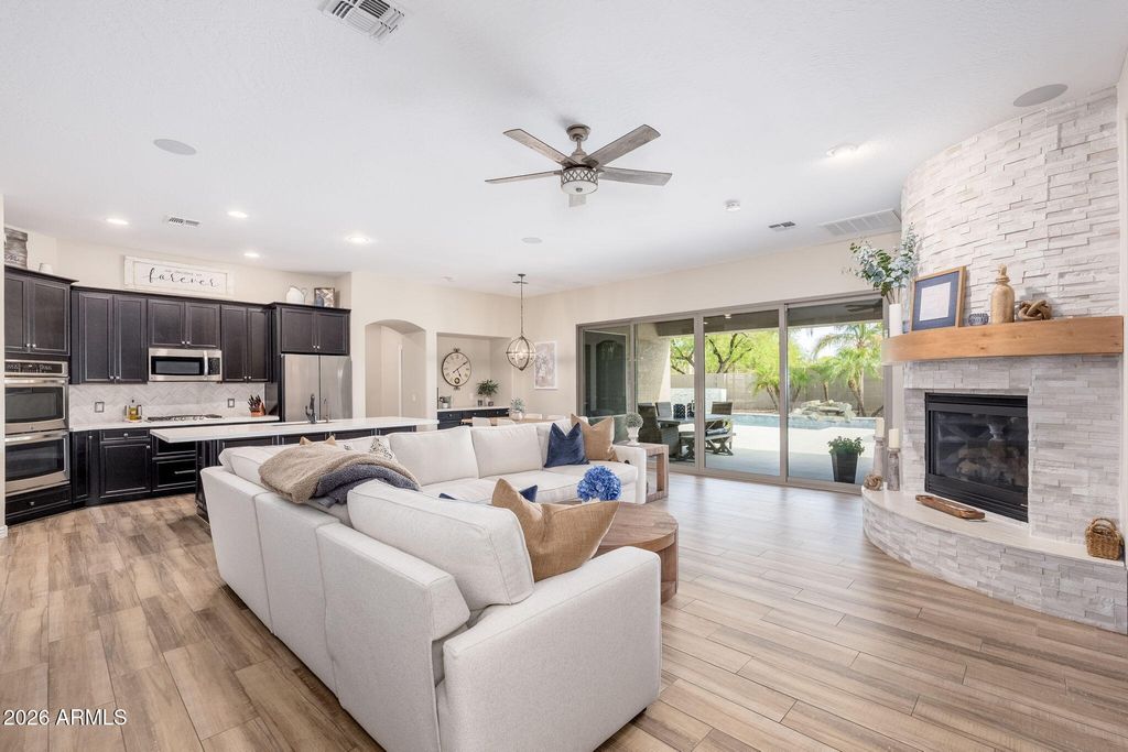 9841 W QUAIL TRACK Drive, Peoria, AZ 85383 — photo 3