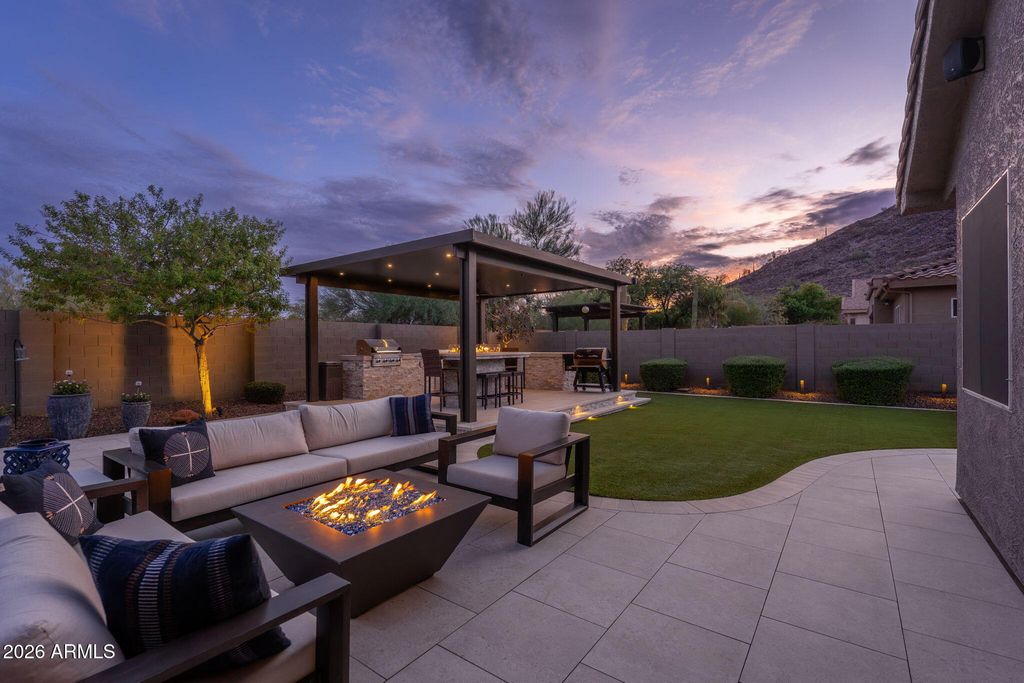 9841 W QUAIL TRACK Drive, Peoria, AZ 85383 — photo 4