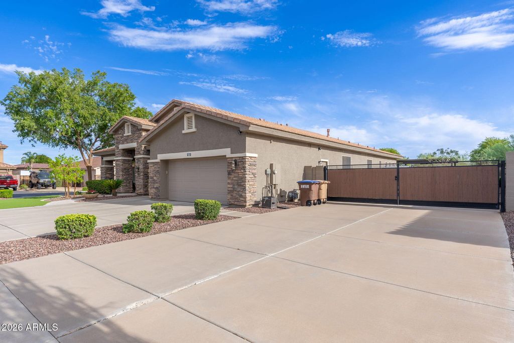 9841 W QUAIL TRACK Drive, Peoria, AZ 85383 — photo 5