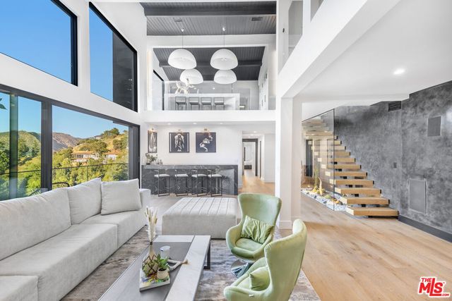 7317 Caverna Drive, Los Angeles, CA 90068