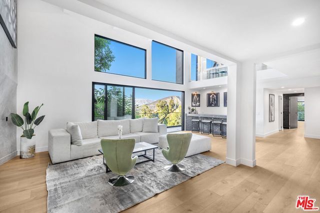 7317 Caverna Drive, Los Angeles, CA 90068