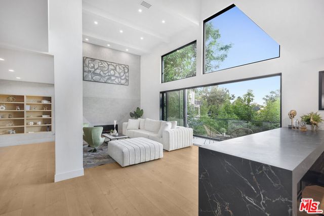 7317 Caverna Drive, Los Angeles, CA 90068