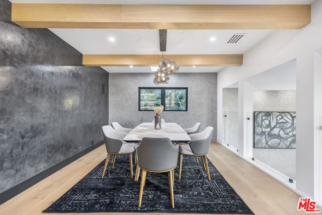 7317 Caverna Drive, Los Angeles, CA 90068