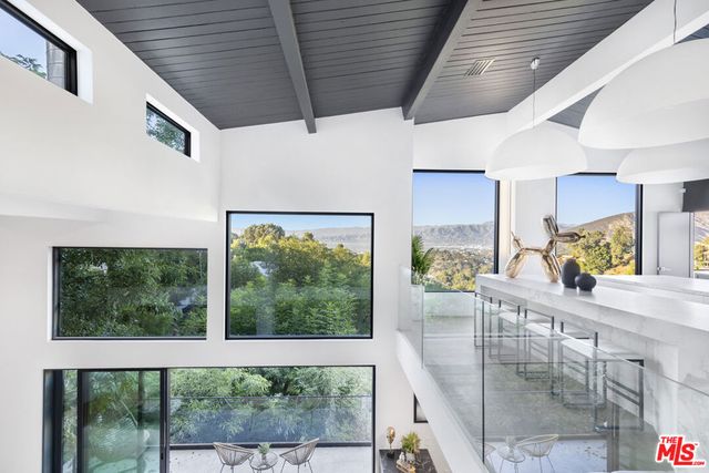 7317 Caverna Drive, Los Angeles, CA 90068