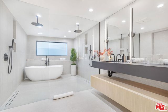 7317 Caverna Drive, Los Angeles, CA 90068
