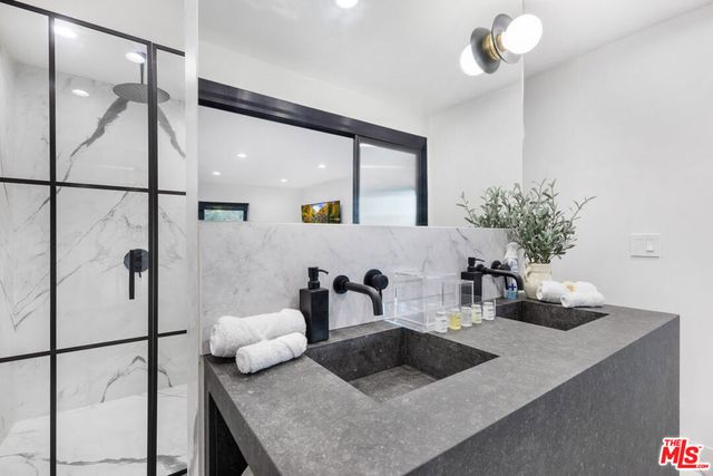 7317 Caverna Drive, Los Angeles, CA 90068