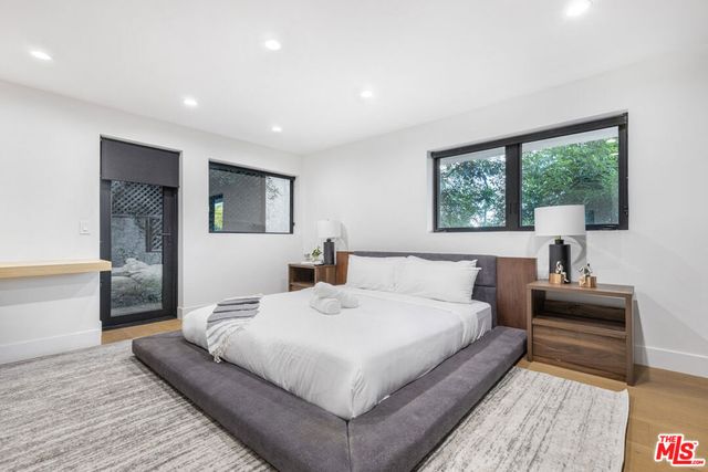 7317 Caverna Drive, Los Angeles, CA 90068