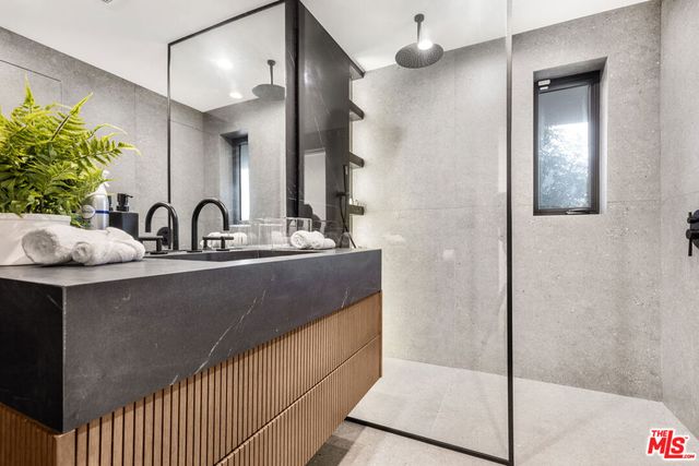7317 Caverna Drive, Los Angeles, CA 90068