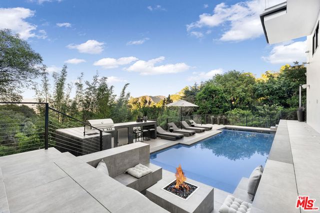 7317 Caverna Drive, Los Angeles, CA 90068
