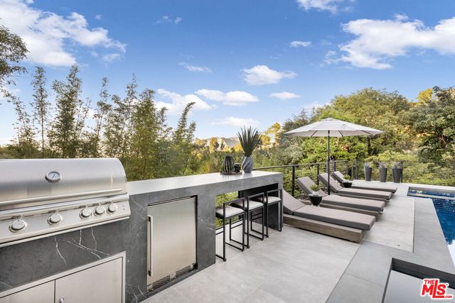 7317 Caverna Drive, Los Angeles, CA 90068