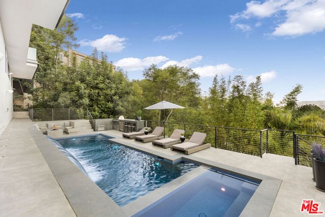 7317 Caverna Drive, Los Angeles, CA 90068