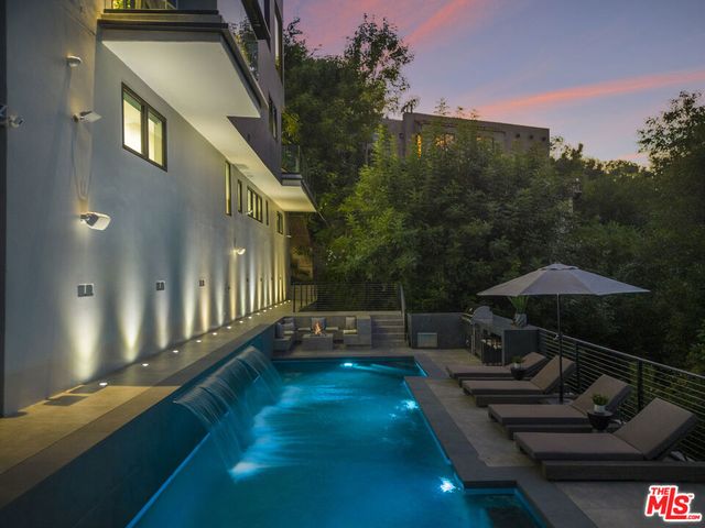 7317 Caverna Drive, Los Angeles, CA 90068
