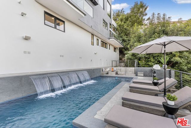 7317 Caverna Drive, Los Angeles, CA 90068