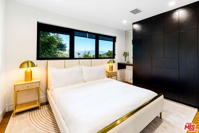 7317 Caverna Drive, Los Angeles, CA 90068