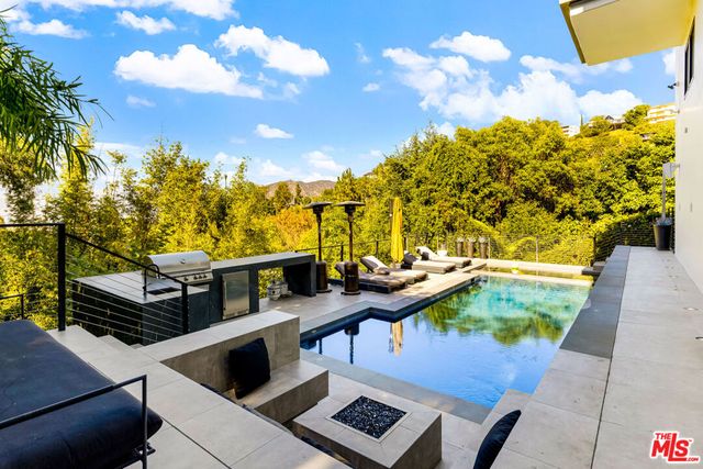 7317 Caverna Drive, Los Angeles, CA 90068
