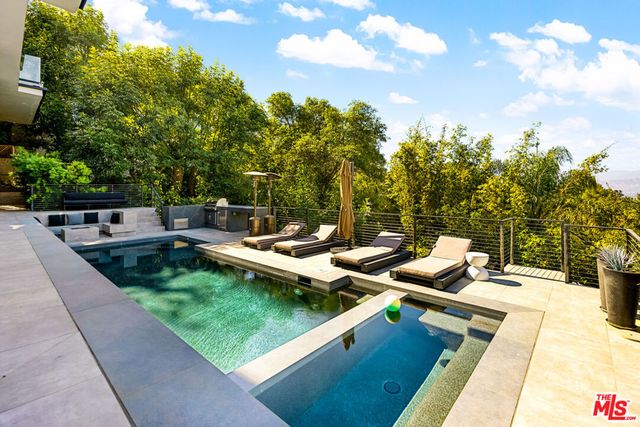7317 Caverna Drive, Los Angeles, CA 90068
