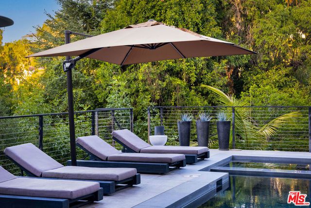7317 Caverna Drive, Los Angeles, CA 90068