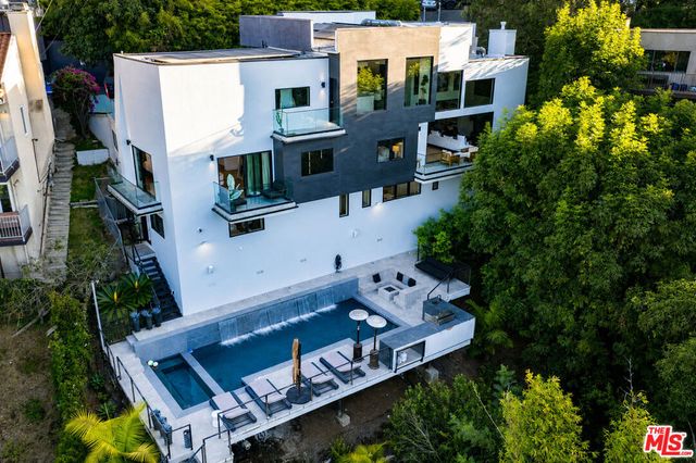 7317 Caverna Drive, Los Angeles, CA 90068