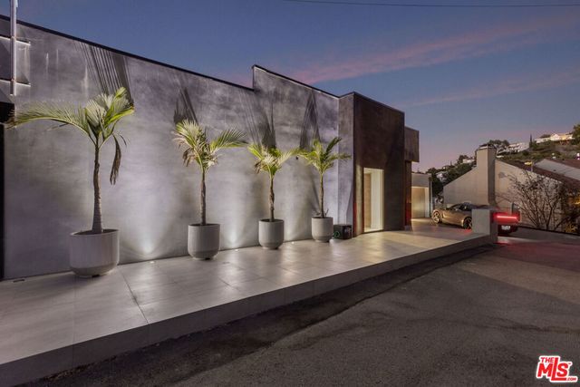 7317 Caverna Drive, Los Angeles, CA 90068
